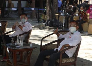 Ambil Nomor Urut, Pasangan Eri-Armuji Datang Lebih Awal