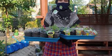 Asyiknya Berkebun,  Mengusir Kejenuhan Siswa di Masa Pandemi