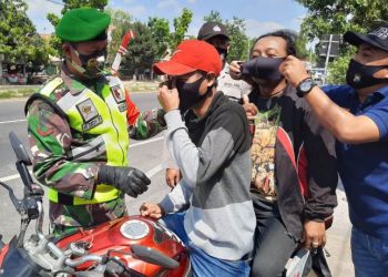 Petugas Protokol Kesehatan dapati Warga Turi Tak Kenakan Masker