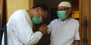 Cawali Surabaya Eri Cahyadi saat sowan ke kerabatnya