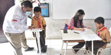 Imunisasi siswa SD di Surabaya