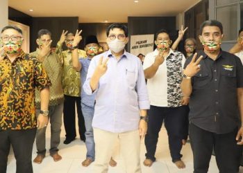 Machfud Arifin dan relawan merah putih