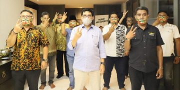 Machfud Arifin dan relawan merah putih