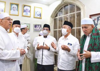 Tokoh Agama terkemuka, Habib Muhammad Al Jufri, mendoakan dan mendukung penuh Calon Walikota Surabaya nomor urut 2, Machfud Arifin menjadi orang nomor satu di pemerintahan.