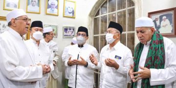 Tokoh Agama terkemuka, Habib Muhammad Al Jufri, mendoakan dan mendukung penuh Calon Walikota Surabaya nomor urut 2, Machfud Arifin menjadi orang nomor satu di pemerintahan.