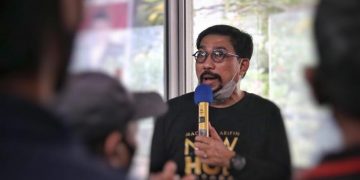 PEDULI: Cawali Surabaya nomer urut 2, Machfud Arifin saat menyambangi warga Rusunawa Penjaringan, Surabaya.