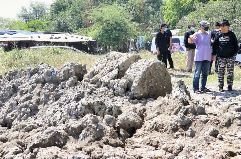 Calon Wali Kota Surabaya nomor urut 2 Machfud Arifin (MA) menyatakan rasa prihatinnya usai menyaksikan sendiri kondisi muara Sungai Wonorejo Sabtu (3/10/2020) pagi. 