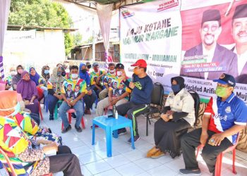 Cawawali Mujiaman melakukan safari politik dengan warga Gubeng Klingsinan, RT 01/03, Gubeng, Gubeng, Kota Surabaya, Jawa Timur