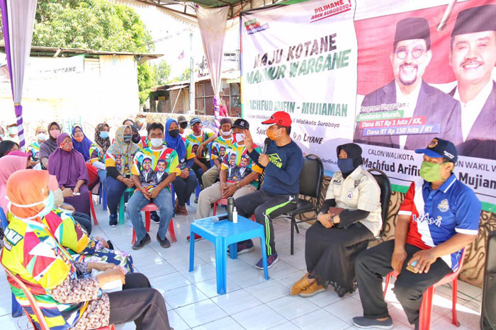 Cawawali Mujiaman melakukan safari politik dengan warga Gubeng Klingsinan, RT 01/03, Gubeng, Gubeng, Kota Surabaya, Jawa Timur