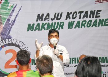 Cawawali Mujiaman saat menyawa warga