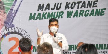 Cawawali Mujiaman saat menyawa warga