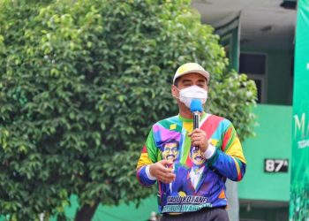 Cawawali nomer urut 2, Mujiaman Sukirno saat acara senam di Adityawarman, Sawunggaling, Wonokromo, Kota Surabaya