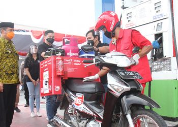 PT Pertamina (Persero) Marketing Operation Region (MOR) V Jatimbalinus melalui Sales Area Retail Kediri meluncurkan program Pertamina Delivery Service (PDS) yang bertempat di SPBU 54.631.01 Caruban, Jawa Timur.