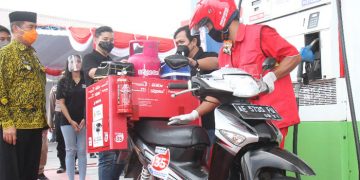 PT Pertamina (Persero) Marketing Operation Region (MOR) V Jatimbalinus melalui Sales Area Retail Kediri meluncurkan program Pertamina Delivery Service (PDS) yang bertempat di SPBU 54.631.01 Caruban, Jawa Timur.