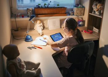 Sinar biru bahaya ke anak