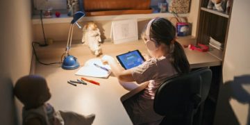 Sinar biru bahaya ke anak