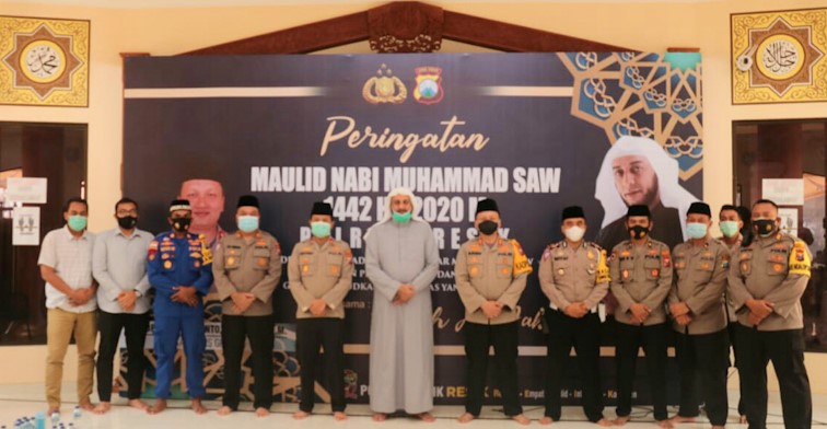 Syekh Ali Jaber Sejukkan Hati Ratusan Personel Polres