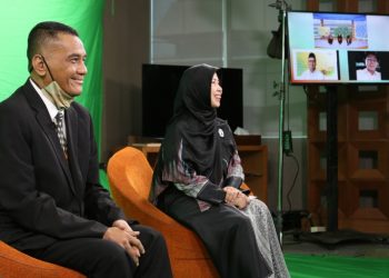 Pemimpin Divisi Haji dan Umroh BNI Syariah, Endang Rosawati (dua dari kiri); Direktur Keuangan & Manajemen Risiko PT PP (Persero) Tbk, Agus Purbianto (layar kanan bawah); dan Direktur Sahid Tour & Travel, Hari Prakoso (paling kiri); Ustadz & Pembimbing Jemaah Haji Sahid Tour & Travel, Ali Nurdin (layar kiri bawah) dalam acara talkshow webinar, di Kantor Pusat BNI Syariah, Selasa (27/10).