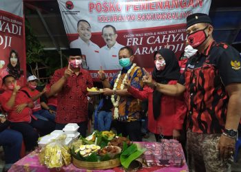 Armuji saat menyapa warga