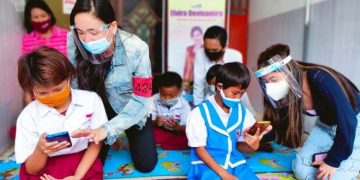 Putri Indonesia Asal Surabaya Bantu Sekolah Online Siswa Tak Mampu