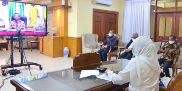 Hindari Bias Omnibus Law, Gubernur Khofifah Bentuk Tim Telaah UU