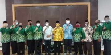 Silaturahmi ke PDM Gresik, Qosim-Alif Diminta Tak Ingkar Janji