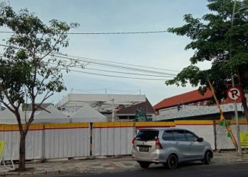 Warga Margorejo Indah Surabaya mempersoalkan Pembangunan Stasiun Pengisian Bahan bakar Umum (SPBU) Shell di kawasan hunian mereka.