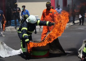 simulasi penanganan kebakaran di Juanda