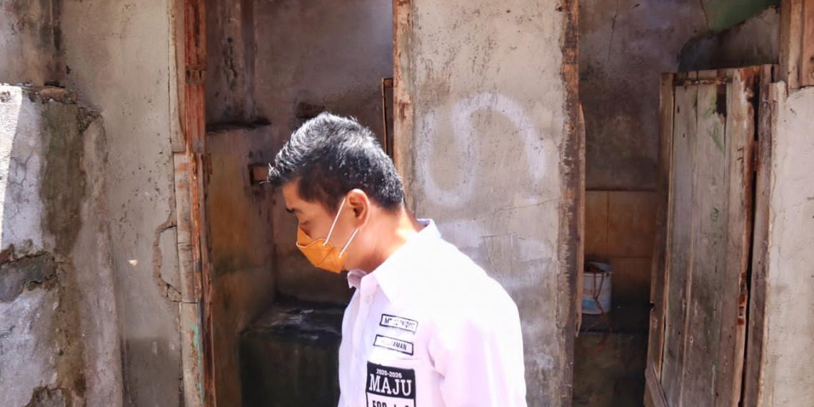 Blusukan Ke Gang Sempit, Mujiaman Tinjau MCK yang Tidak Memadai