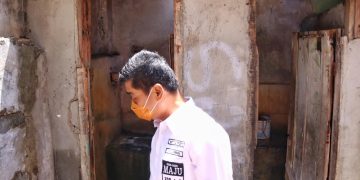 Blusukan Ke Gang Sempit, Mujiaman Tinjau MCK yang Tidak Memadai