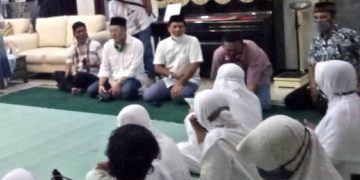 Cawabup Taufiqulbar saat menghadiri jamaah yasin dan tahlil waega Nadliyin Desa Wates Sidoarjo, yang digelar di kediaman Ustadz H. Iqbal atau Hj Emy, tokoh masyarakat Desa Wates.
