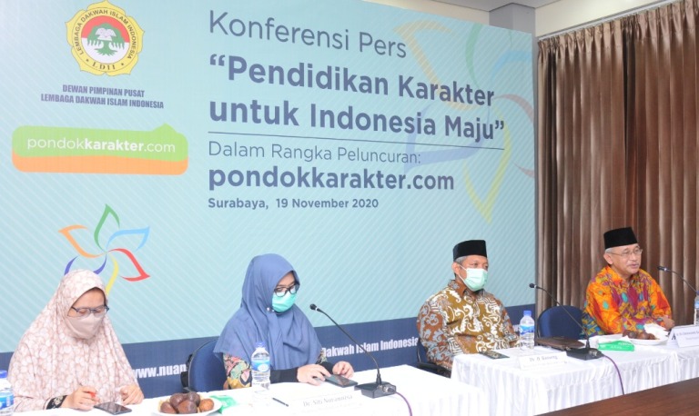 DPW LDII Jatim saat menggelar konferensi pers terkait launching pondokkarakter.com