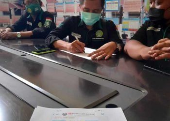 Politikus Partai Kebangkitan (PKB) Surabaya, Mahfudz dengan mengatasnamakan Garda Bangsa PKB Surabaya melaporkan dugaan ujaran kebencian serta provokasi di tengah rangkaian kampanye Pemilihan Kepala Daerah (Pilkada) Surabaya ke Badan Pengawas Pemilu (Bawaslu) Surabaya, Senin (30/11/2020).