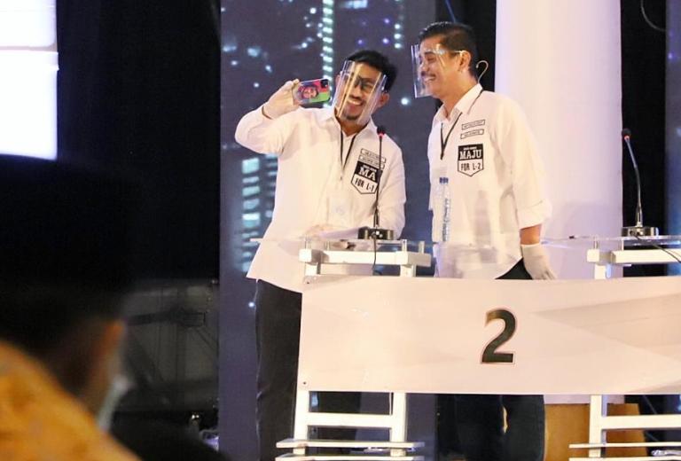 Machfud Arifin-Mujiaman Sukirno disela debat yang digelar KPU Kota Surabaya