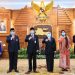 Gubernur Jawa Timur Khofifah Indar Parawansa mengukuhkan Drs. Heru Purwaka, M.M sebagai Kepala Kantor Regional II Badan Kepegawaian Negara (BKN) Surabaya yang baru di Gedung Negara Grahadi Surabaya pada Senin (16/11).
