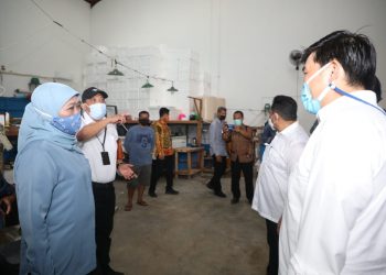 Gubernur Khofifah Indar Parawansa memantau pembangunan KIH (Kawasan Industri Halal).