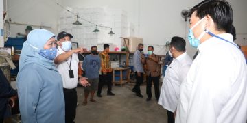 Gubernur Khofifah Indar Parawansa memantau pembangunan KIH (Kawasan Industri Halal).