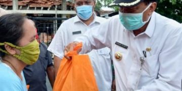 Kunjungi Korban Banjir, Bupati Gresik Minta Maaf Belum Tuntaskan Revitalisasi Kali Lamong