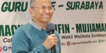 Menteri BUMN 2011-2014, Dahlan Iskan ikut meramaikan aksi bela Walikota Tri Rismaharini dan menangkan Calon Walikota nomor urut 2, Machfud Arifin