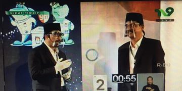 Machfud Arifin dan Mujiaman saat debat publik ke tiga