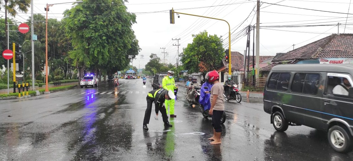 Truck Colt Diesel Terobos Lampu Merah, Pemotor Honda Beat Meninggal Dunia