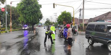 Truck Colt Diesel Terobos Lampu Merah, Pemotor Honda Beat Meninggal Dunia