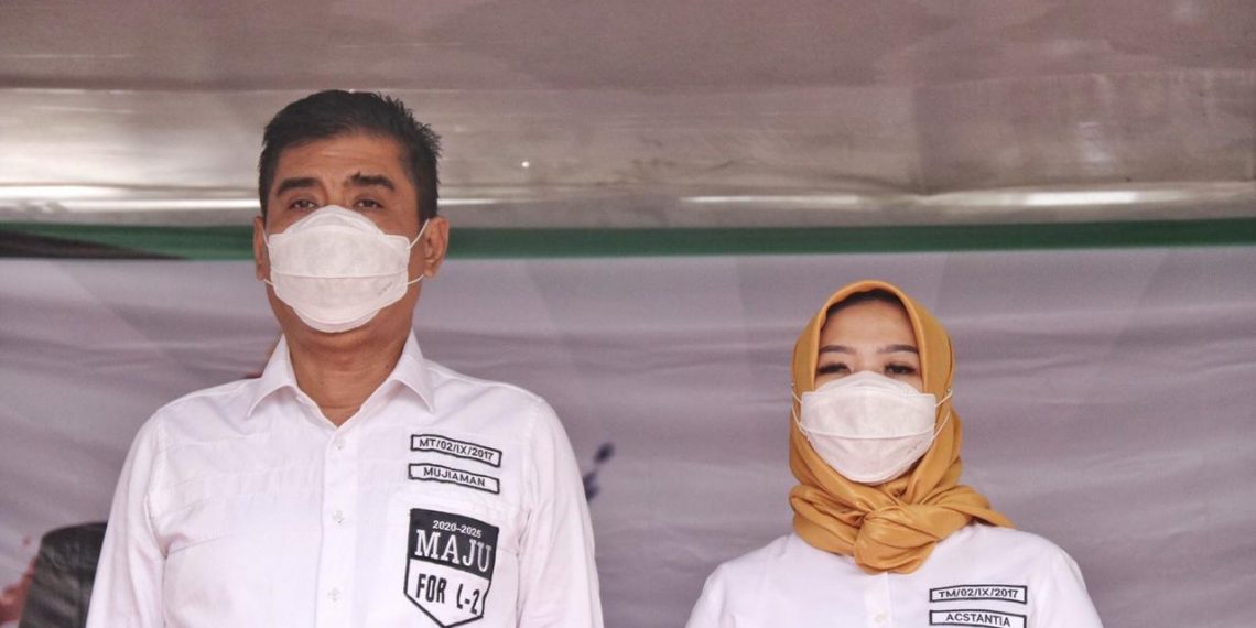 Mujiaman dan istrinya