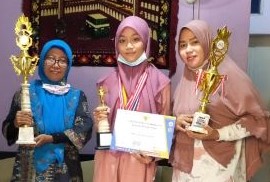Juara Nasional Tapak Suci, Ais Terima Award dari Sekolahnya, Spemutu Gresik