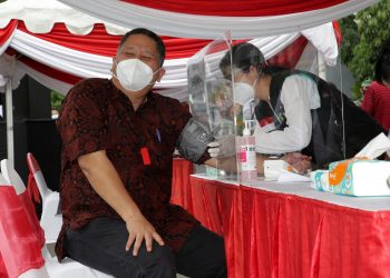 Plt Walikota Surabaya Whisnu Lega Sudah Divaksin