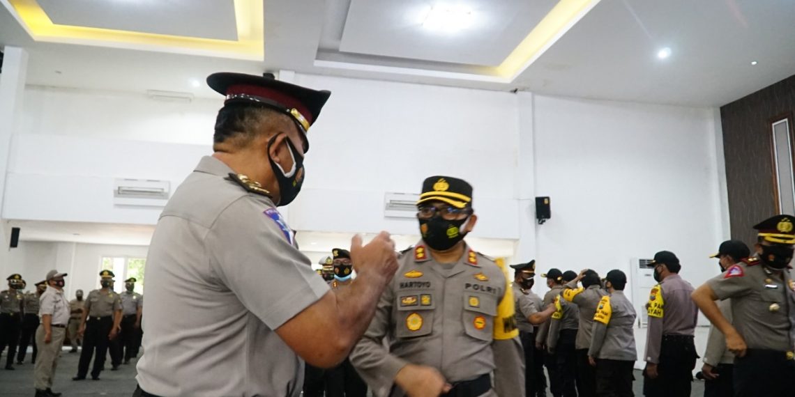 Kasubbag Humas Polrestabes Surabaya dan 357 Personel Naik Pangkat