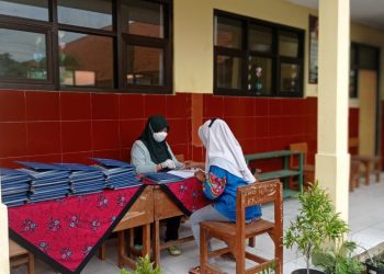 Cegah Penularan Covid, SDN Pangkemiri 1 Gunakan Sistem Drive Thru Saat Pembagian Rapor