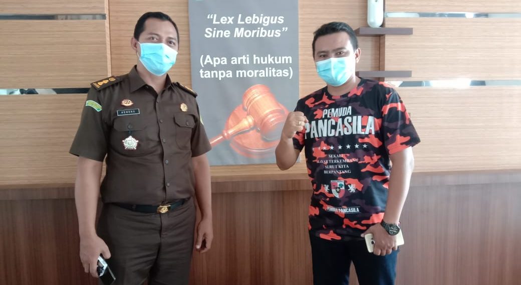 Kasi Intel Kejari Banyuwangi Sebut Pungutan Serah Terima Sertifikat PTSL Desa Kesilir Pidana