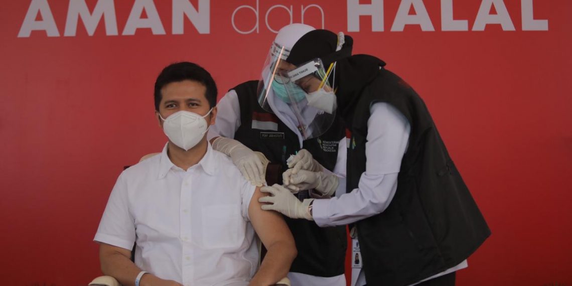 Gantikan Gubernur, Wagub Jatim Disuntik Vaksin Pertama