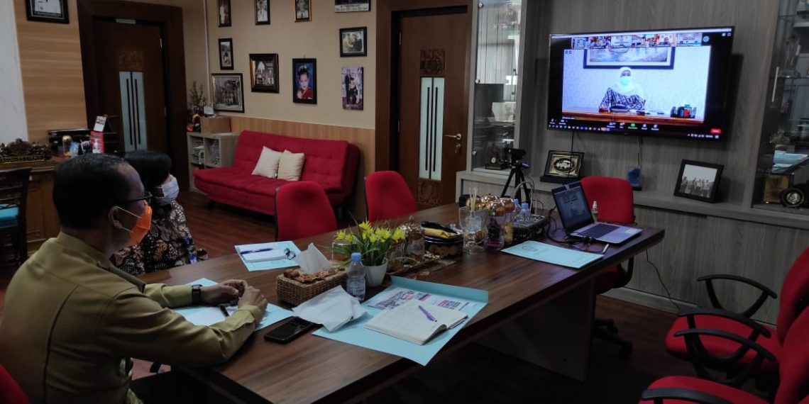 Gubernur Khofifah Tetap Gelar Rakor secara Virtual